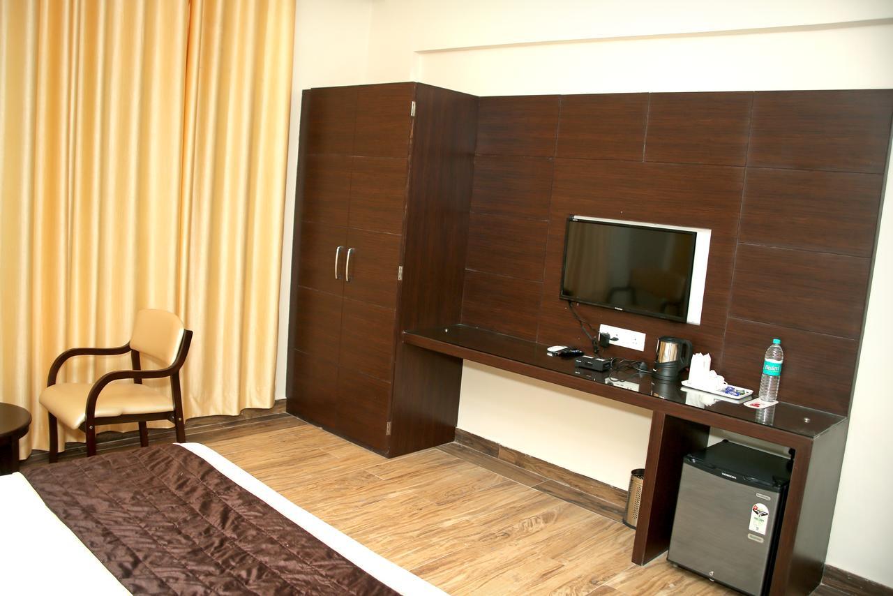 Hotel Lavanya Palace Ratlām エクステリア 写真