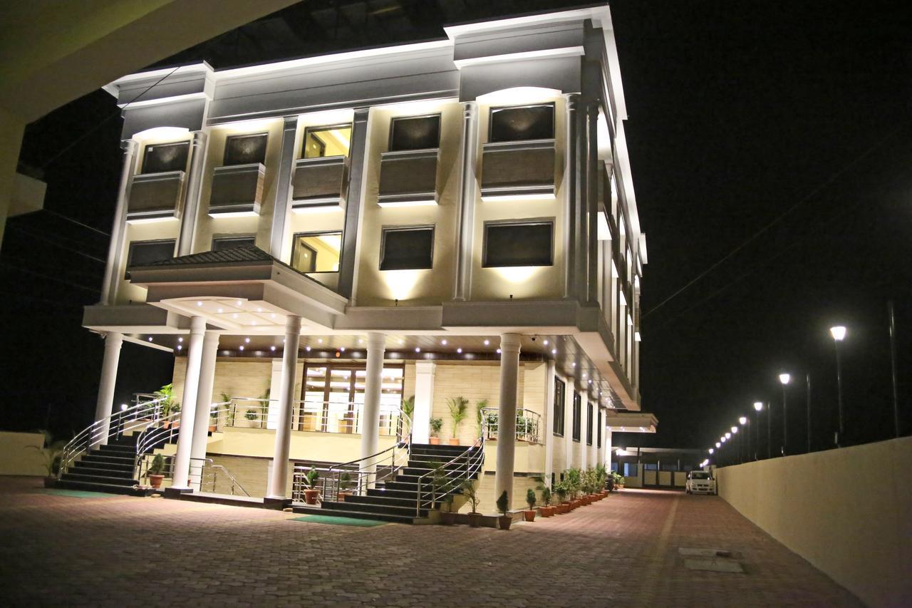 Hotel Lavanya Palace Ratlām エクステリア 写真